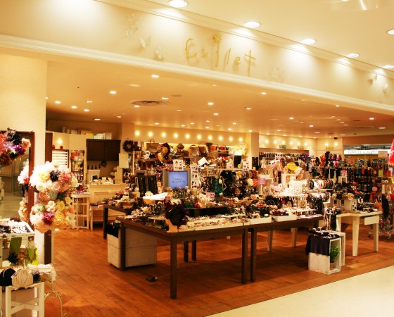 カレット　関店